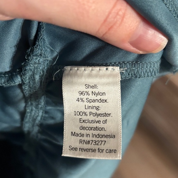 NWT LC Lauren Conrad Puff Sleeve Lace Peplum Blouse - Picture 9 of 9